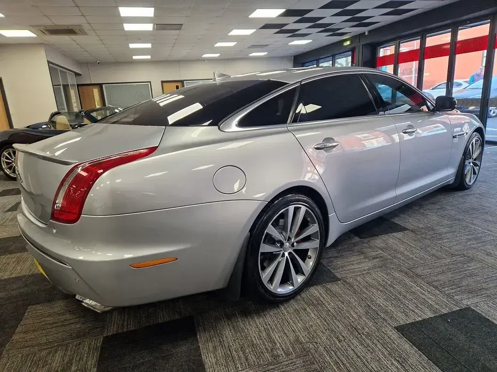 Usado Jaguar XJ Portfolio 2015 Plateado Berlina
