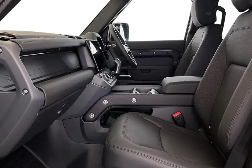 New Land Rover Defender SE Dynamic 246 HP (180 kW) 2026 Other SUV