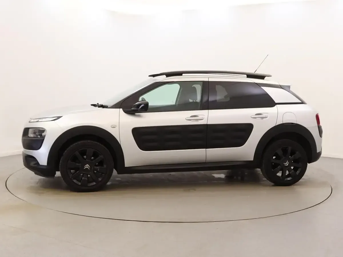 Usado Citroën C4 Cactus Flair 82 HP (60 kW) 2016 Prateado Citadino