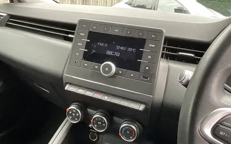 Used Renault Clio Play 101 HP (74 kW) 2020 White Hatchback