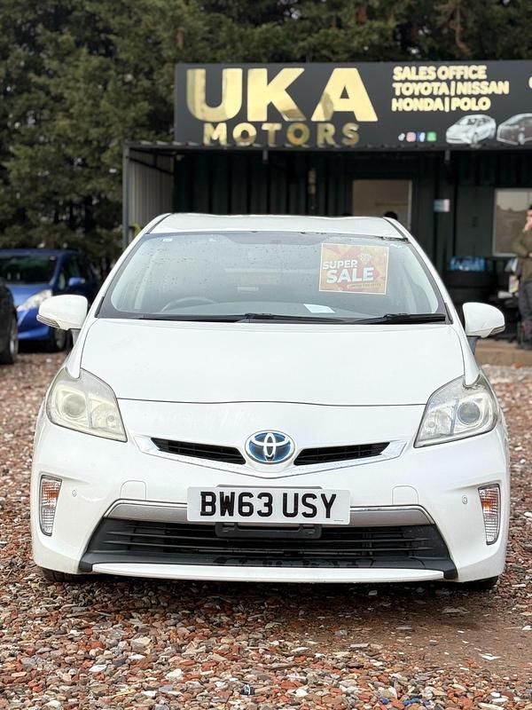 Pearl white Used 2013 Toyota Prius Hatchback | £5,100 - Image 1/4