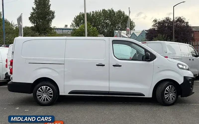 Used Vauxhall Vivaro 101 HP (74 kW) 2023 White MPV