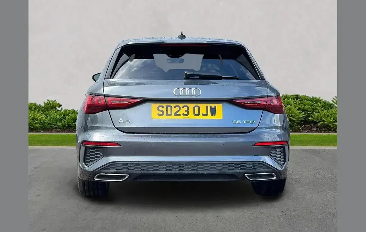 Używany Audi A3 S-Line 150 KM (110 kW) 2023 Szary Sedan/Limuzyna