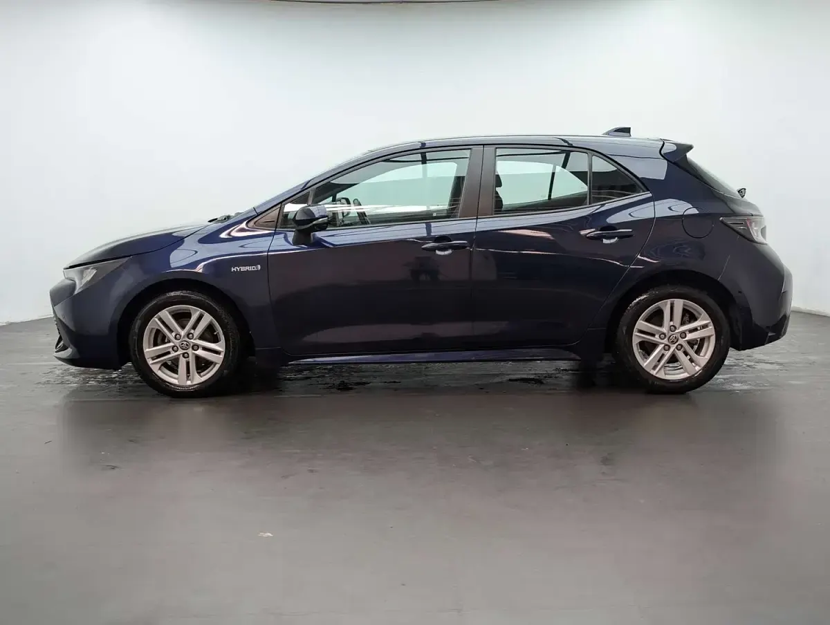 Used Toyota Corolla 122 HP (89 kW) 2021 Blue Hatchback