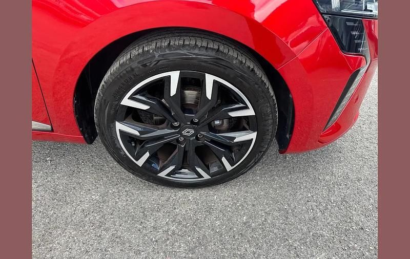 Used Renault Clio V Techno 90 HP (66 kW) 2024 Flame red  Hatchback