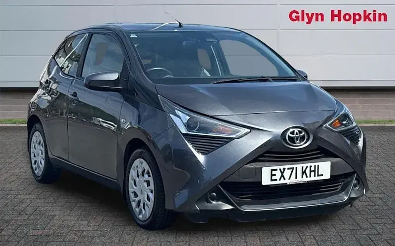 Used Toyota Aygo X-play 72 HP (52 kW) 2021 Hatchback