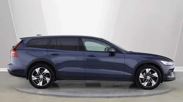 Used Volvo V60 CC Plus 190 HP (139 kW) 2020 Estate