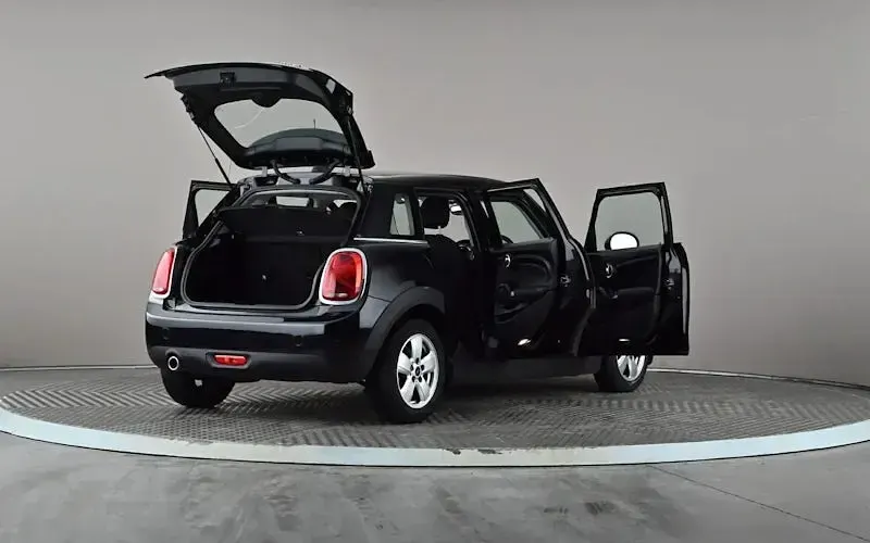 Used Mini Cooper Classic 136 HP (100 kW) 2019 Black Hatchback