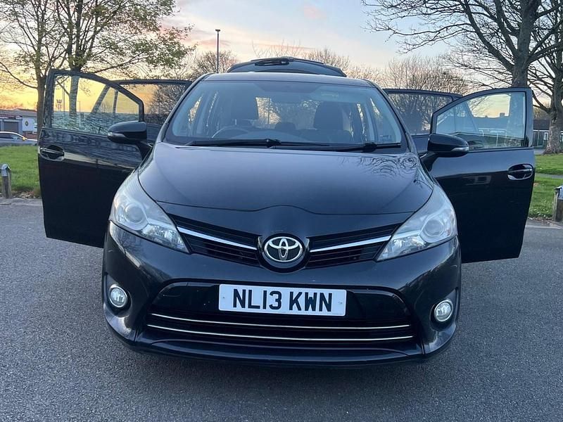 Used Toyota Verso 132 HP (97 kW) 2013 Black MPV