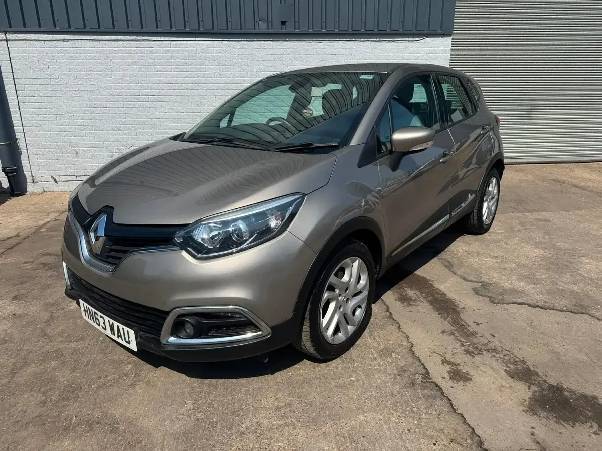 Used Renault Captur Dynamique 90 HP (66 kW) 2013 Beige SUV