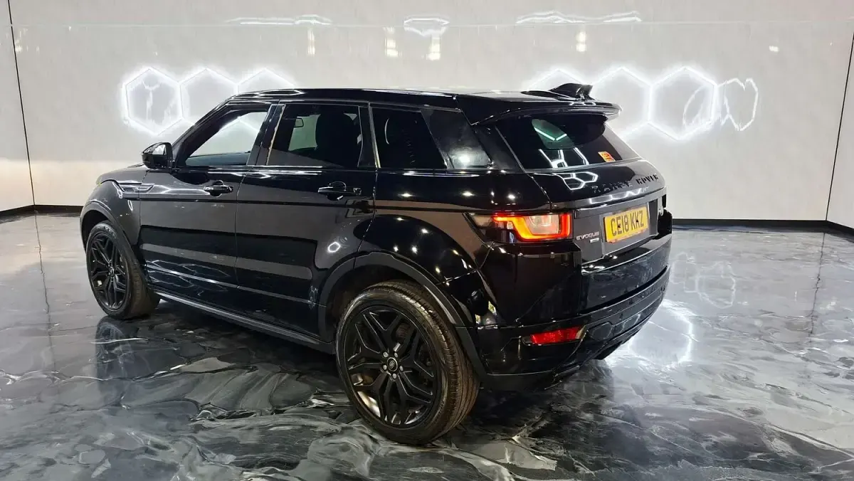 Used Land Rover Range Rover evoque HSE Dynamic 180 HP (132 kW) 2018 Black Estate