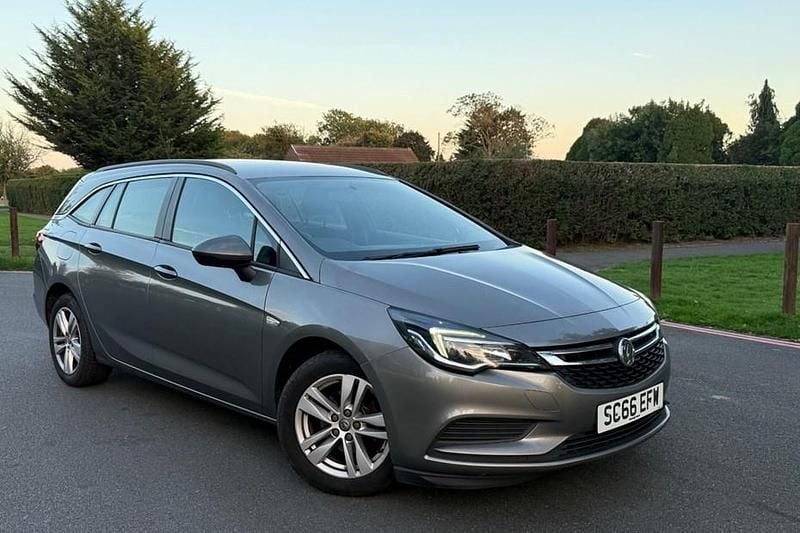 Used 2017 Vauxhall Astra Design Edition Estate | £3,290 (Good price) - Image 1/1