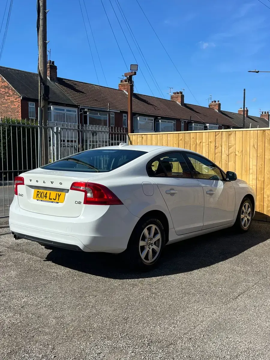 Usado Volvo S60 Business Edition 115 HP (84 kW) 2014 Branco Sedan