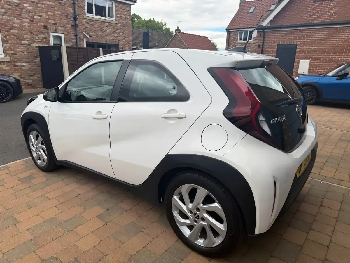 Used Toyota Aygo X PURE 72 HP (52 kW) 2023 White SUV