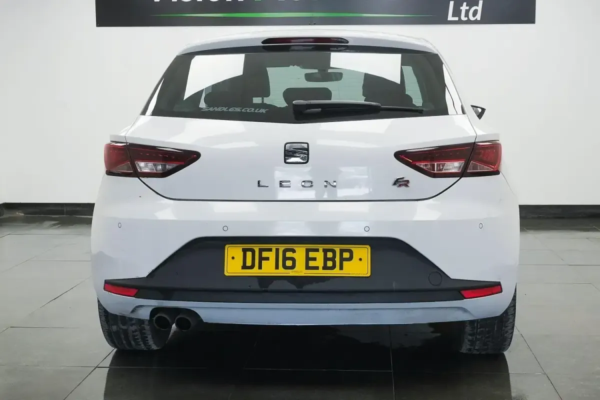 Begagnad Seat Leon FR 150 HK (110 kW) 2016 Vit Halvkombi