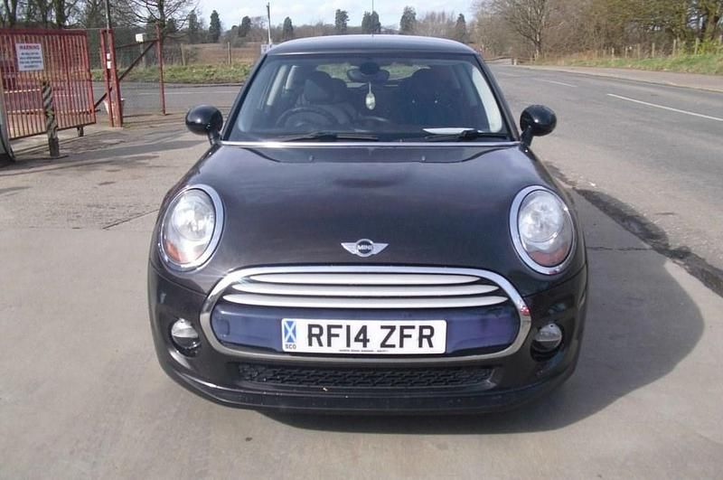 Usado Mini Cooper D Hatch 116 HP (85 kW) 2014 Castanho Citadino