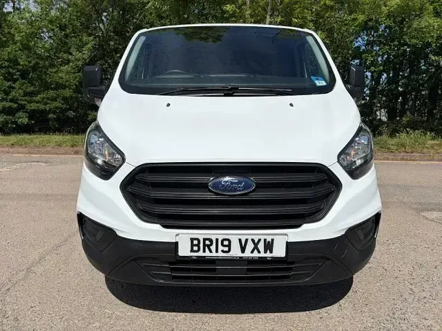 Used Ford Transit Custom 105 HP (77 kW) 2019 White Van