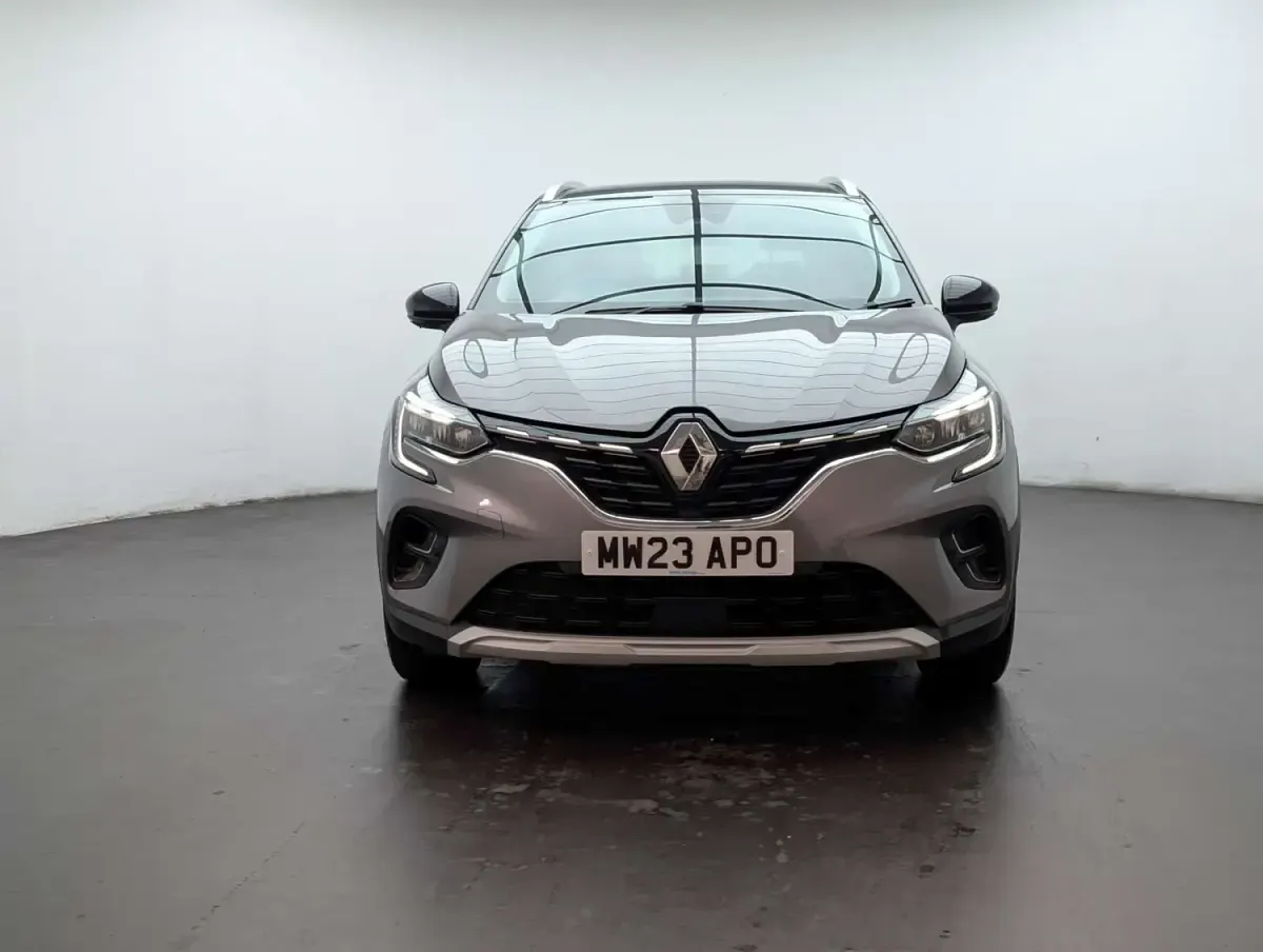 Begagnad Renault Captur Techno 143 HK (105 kW) 2023 Grå SUV