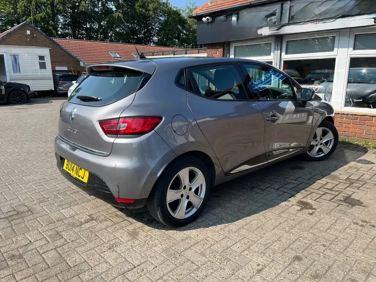 Used Renault Clio Dynamique 75 HP (55 kW) 2014 Grey Hatchback