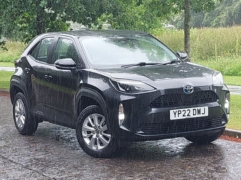 Black Used 2022 Toyota Yaris Hybrid Estate | £17,298 (Good price) - Image 1/4