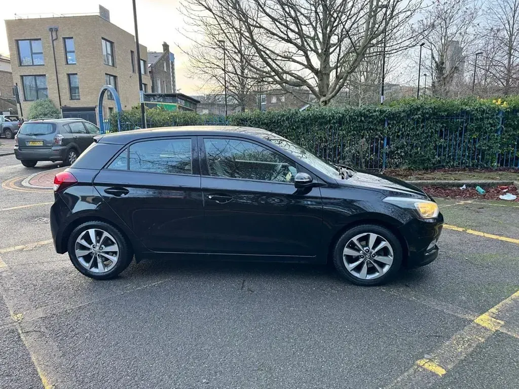 Used Hyundai i20 SE 100 HP (73 kW) 2016 Black Hatchback