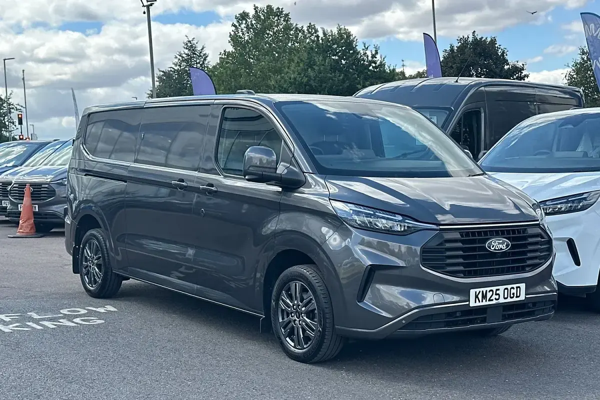 Used Ford Transit Custom Limited 170 HP (125 kW) 2025 Van