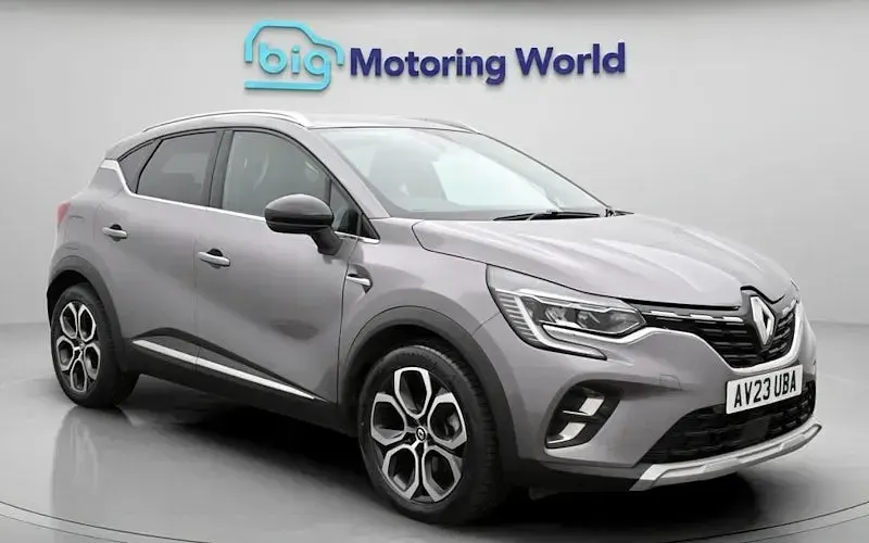 Usado Renault Captur Techno 143 HP (105 kW) 2023 Cinzento SUV