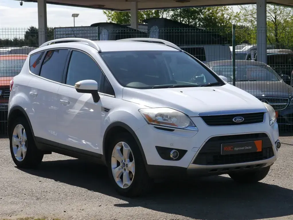 Usado Ford Kuga Titanium 140 HP (102 kW) 2011 Branco SUV