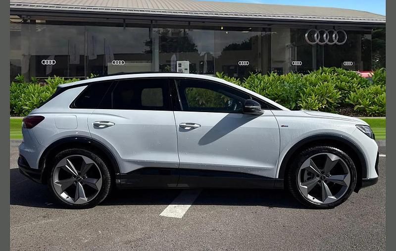 Used Audi Q4 e-tron Black Edition 210 kW (286 HP) 2025 White SUV