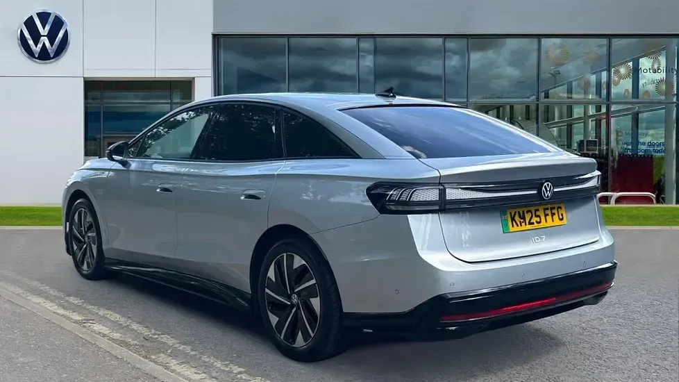 Usado VW ID.7 Pro 210 kW (286 CV) 2025 Plateado Utilitario