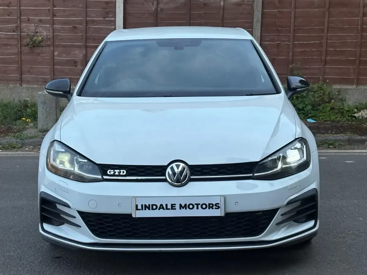 Begagnad VW Golf VII GTD 184 HK (135 kW) 2017 Vit Halvkombi