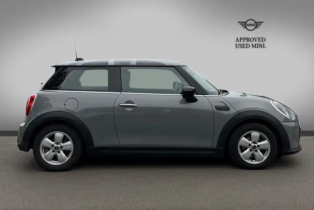 Używany Mini Cooper Classic 134 KM (98 kW) 2022 Szary Hatchback