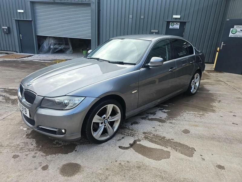 Begagnad BMW 318 Exclusive 2011 Grå Sedan