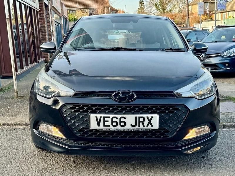 Used Hyundai i20 SE 100 HP (73 kW) 2016 Black Hatchback