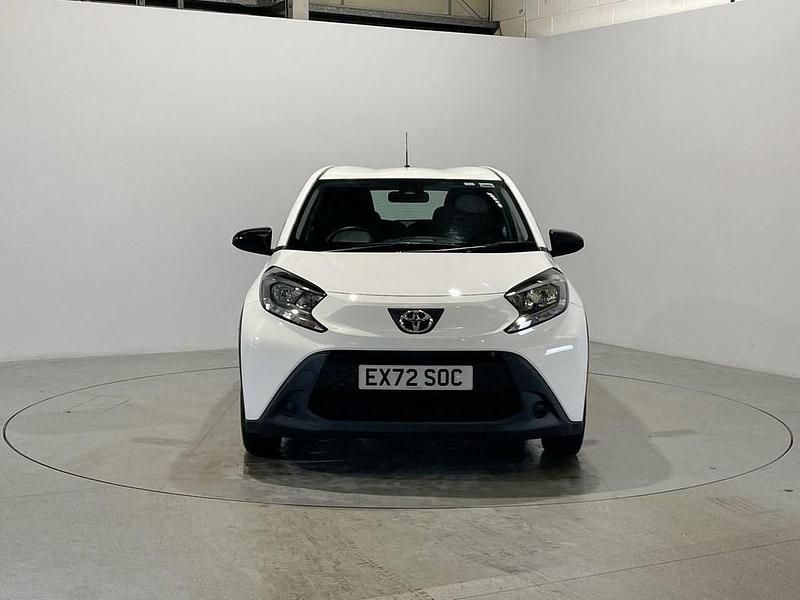 Used Toyota Aygo X PURE 72 HP (52 kW) 2022 White SUV