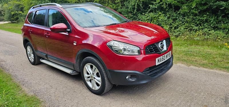 Red Used 2010 Nissan Qashqai +2 N-TEC SUV | £1,995 (Fair price) - Image 1/4