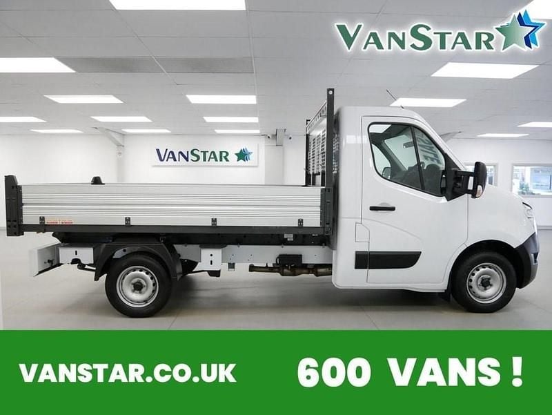 White Used 2023 Nissan Interstar Tekna Van | £23,989 (Super price) - Image 1/4