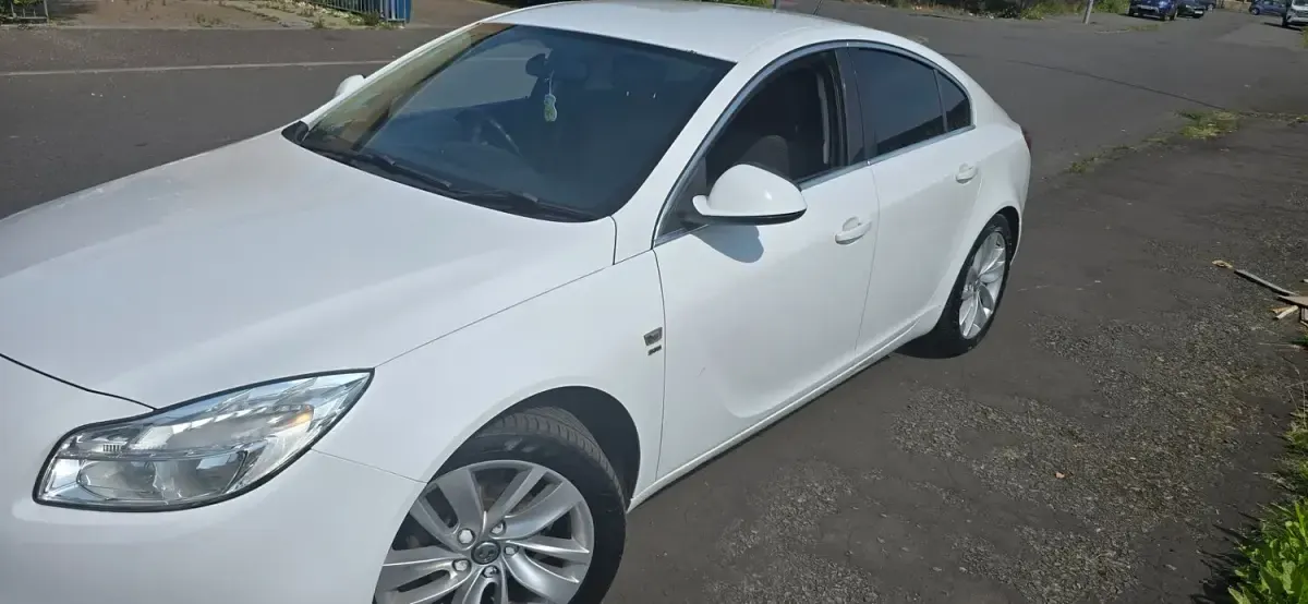 Used Vauxhall Insignia SRi 163 HP (119 kW) 2013 White Hatchback