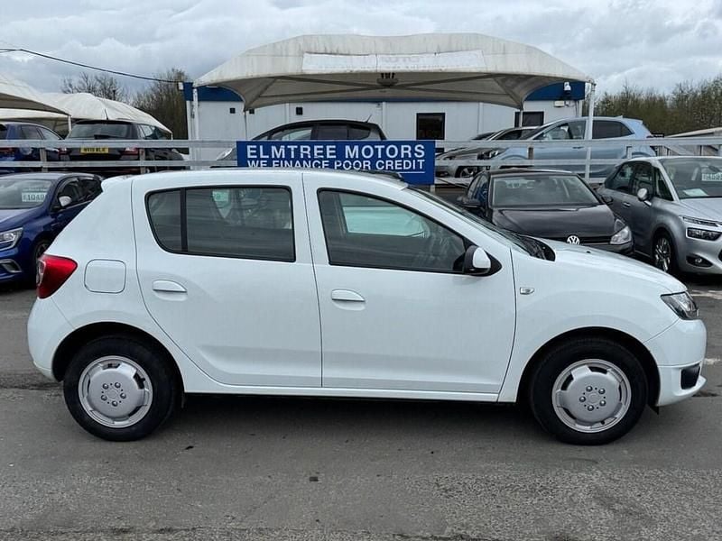 Used Dacia Sandero Lauréate 2013 White Hatchback