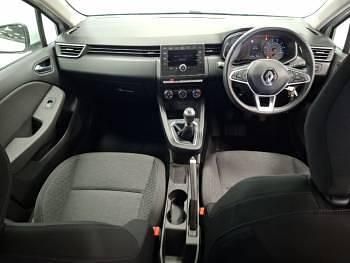 Used Renault Clio IV Play 100 HP (73 kW) 2019 White Hatchback