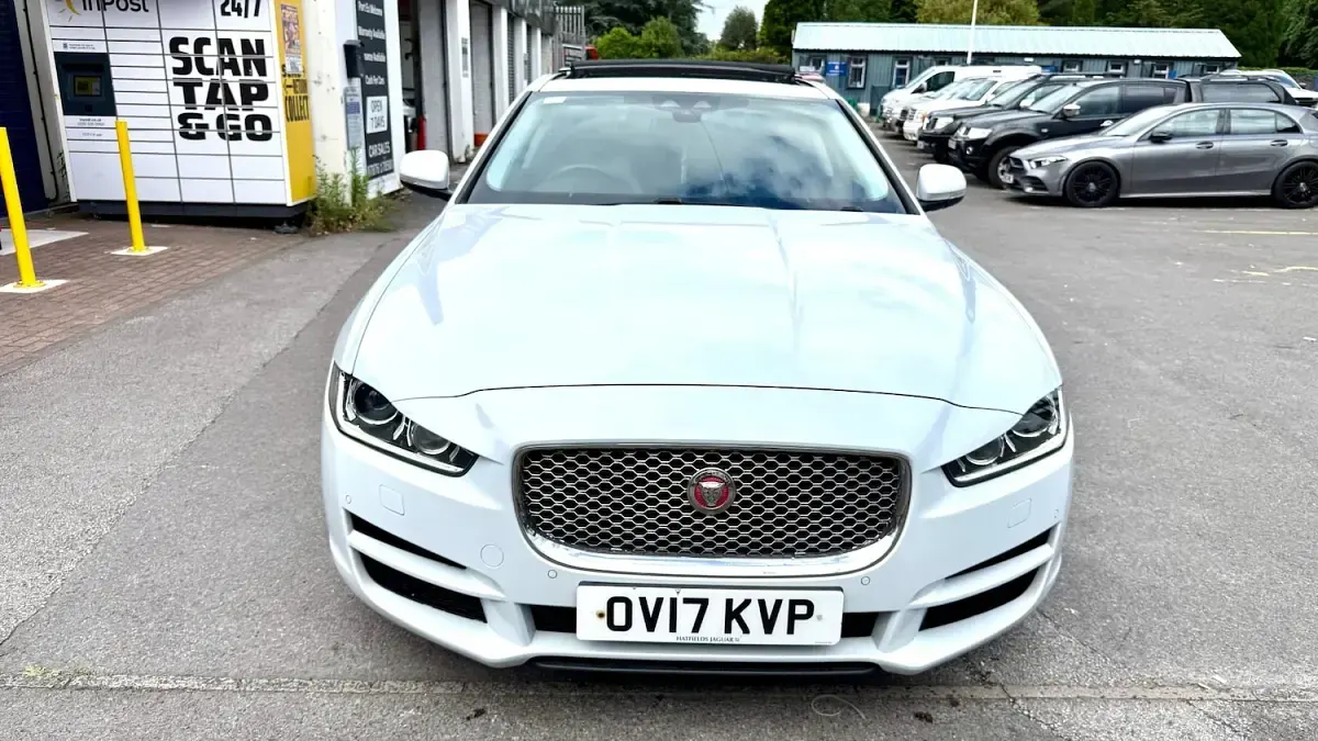 Used Jaguar XE Portfolio 180 HP (132 kW) 2017 White Sedan