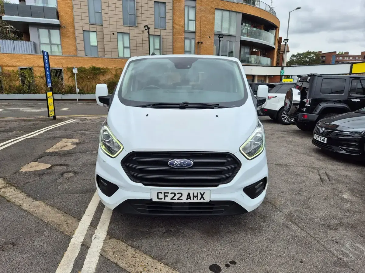 Used Ford Transit Custom 130 HP (95 kW) 2022 White MPV
