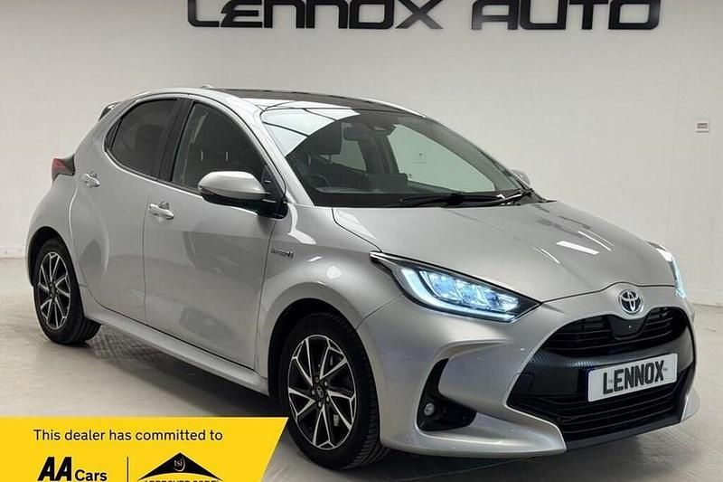 Used Toyota Yaris Hybrid Design 2020