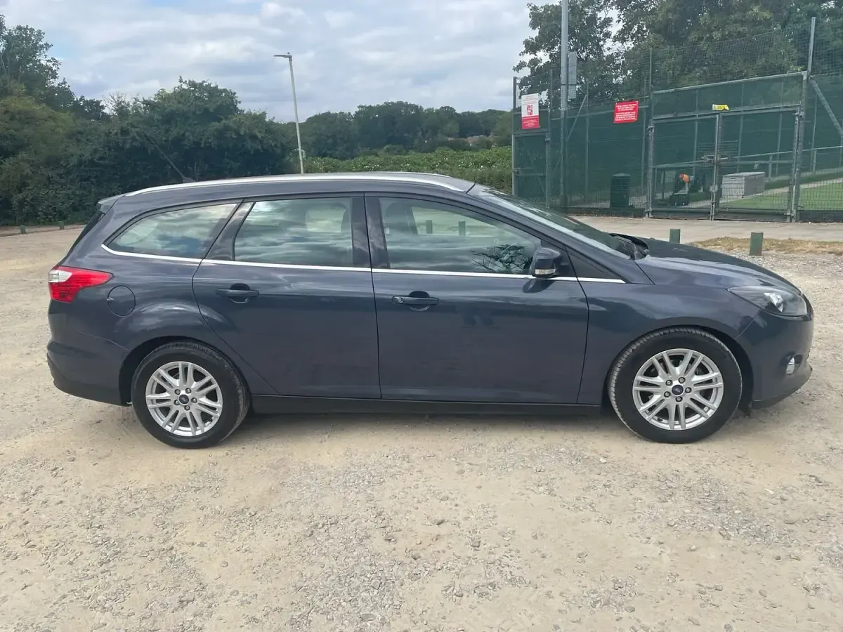 Used Ford Focus Titanium 125 HP (91 kW) 2013 Grey Estate