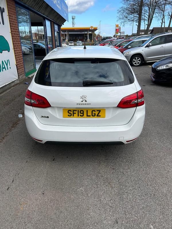 Used Peugeot 308 2019 White Estate