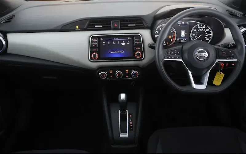 Used Nissan Micra Acenta 92 HP (67 kW) 2022 Blue Hatchback