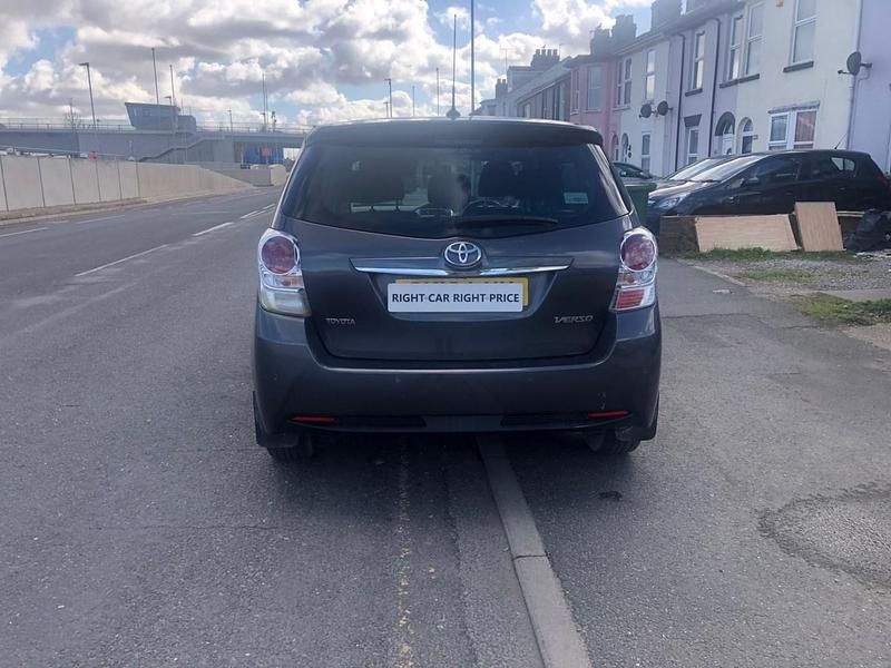 Used Toyota Verso 112 HP (82 kW) 2016 Grey MPV