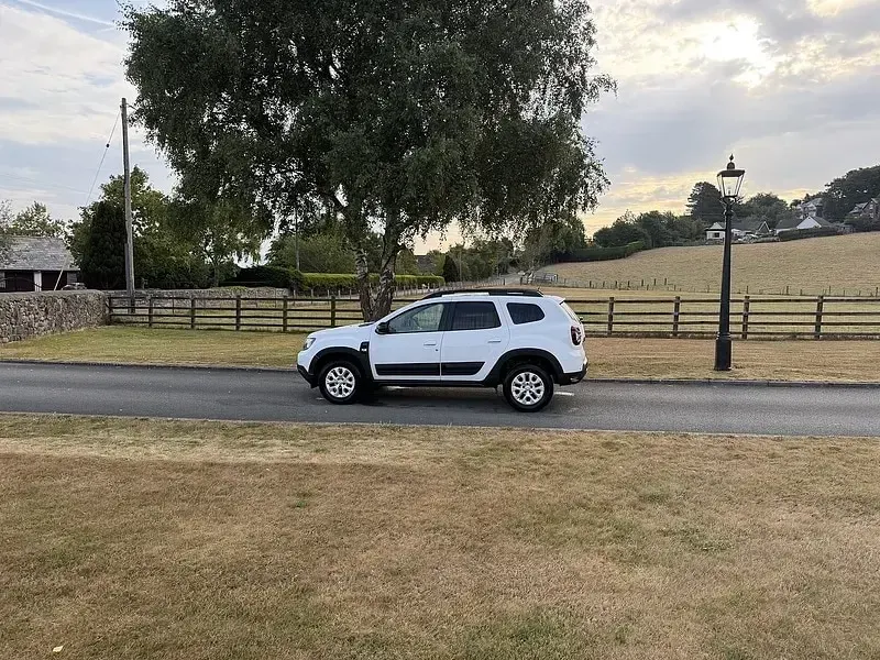 Used Dacia Duster Comfort 115 HP (84 kW) 2022 White SUV