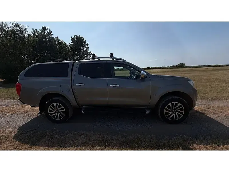 Used Nissan Navara Tekna 190 HP (139 kW) 2018 Grey Pickup
