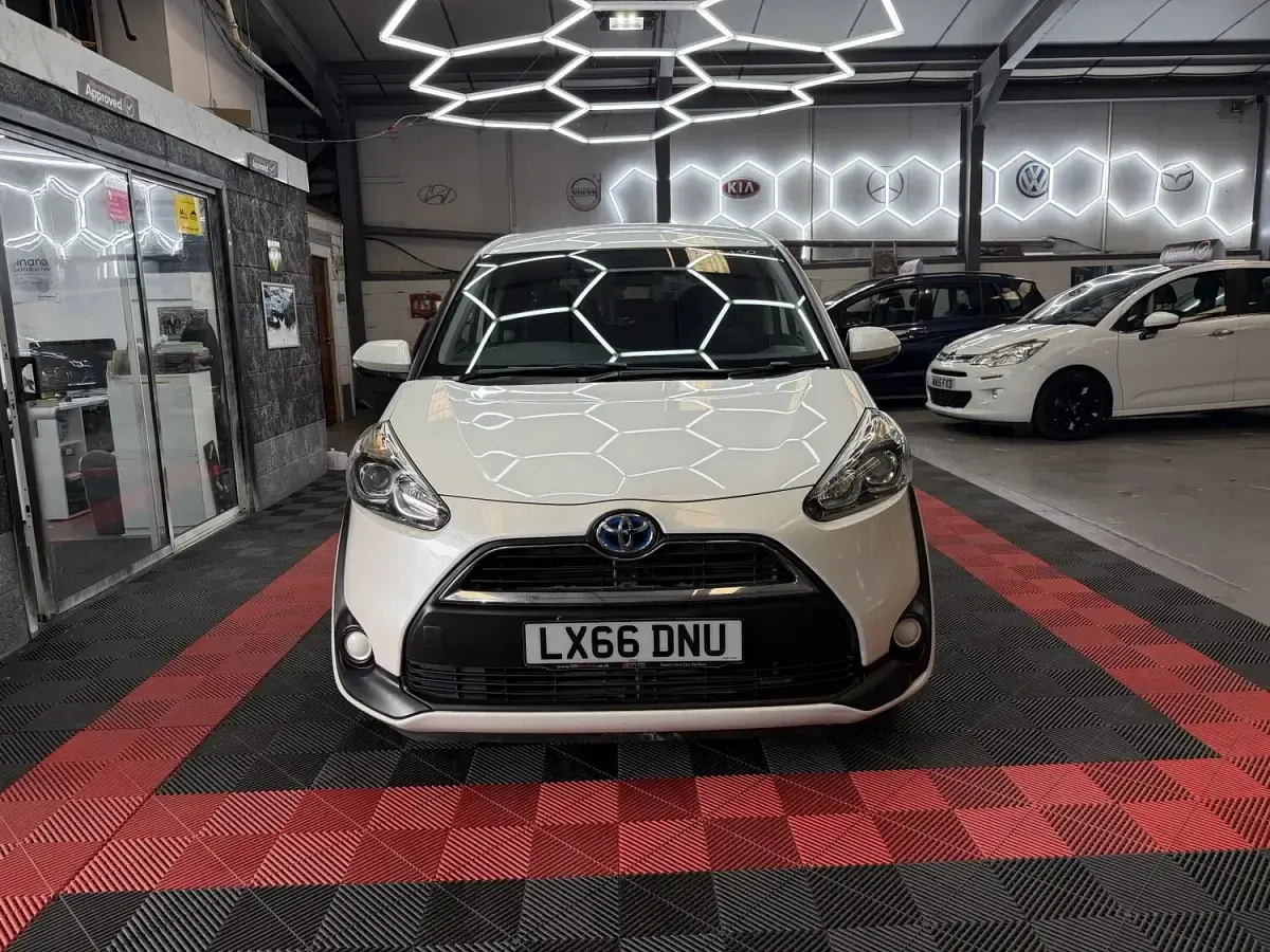 Used Toyota Sienta 2017 White MPV
